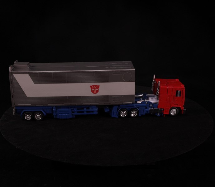 TakaraTomy MP 44 Convoy Masterpiece Optimus Prime 3 Full Official Stock Photos 14 (14 of 26)